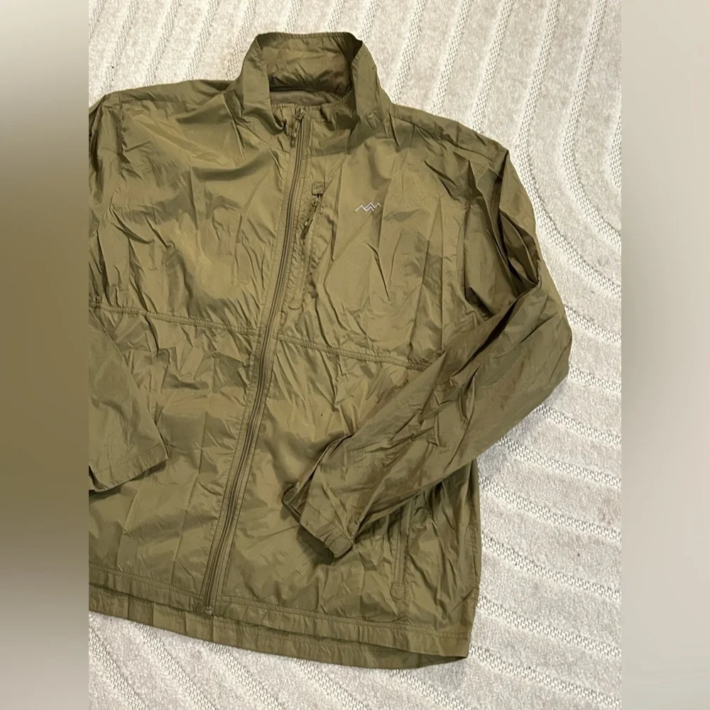 Trailside Supply Co Nylon Lightweight Outdoor Windbreaker Jacket in Green - XL